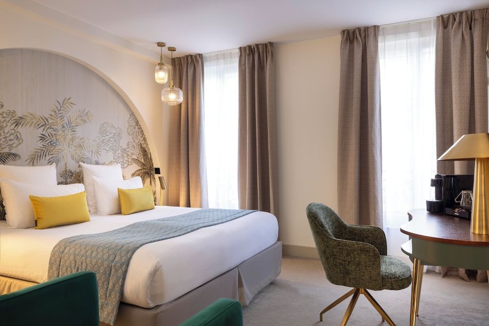 Hôtel Elysées Bassano Deluxe Double Room 3