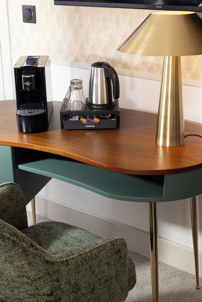 Hôtel Elysées Bassano Deluxe Double Room 6