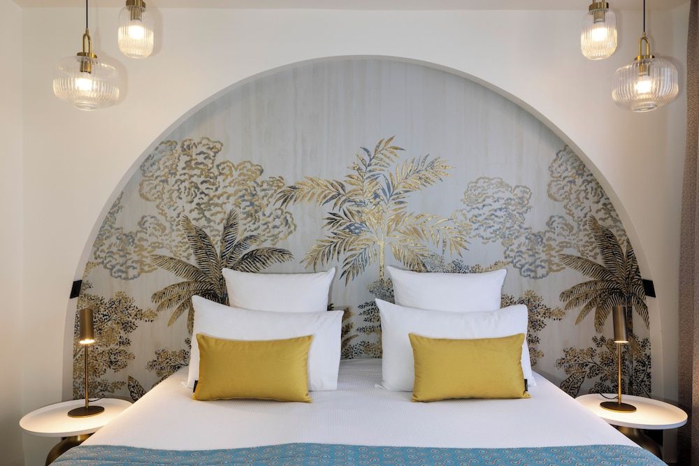 Hôtel Elysées Bassano Deluxe Double Room 2