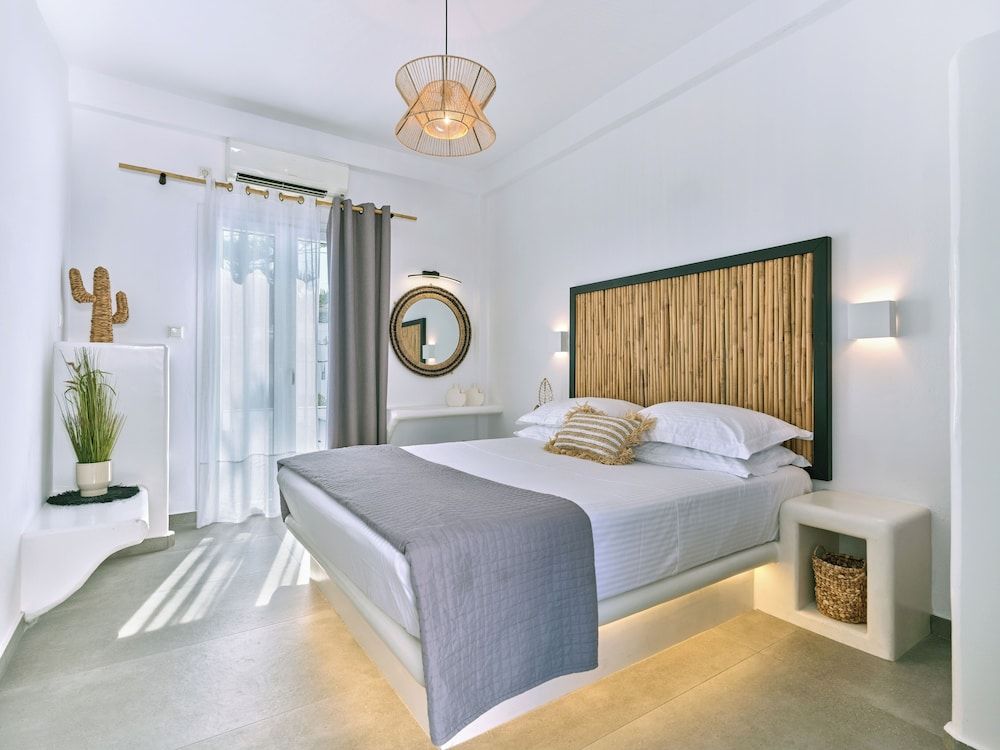 Mersina Exclusive Deluxe Double Room, 1 Bedroom, Partial Sea View 2