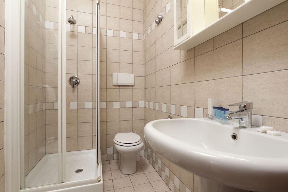 Kennedy Hotel Double or Twin Room 5