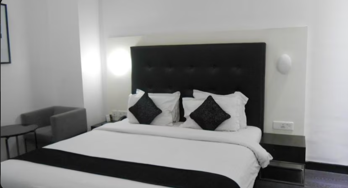 undefined Sapphire Suites  8