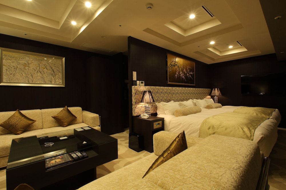 Suite Room -Non Smoking (2Queen Bed) - Top Floor - Sofa bed is from 5th Adult