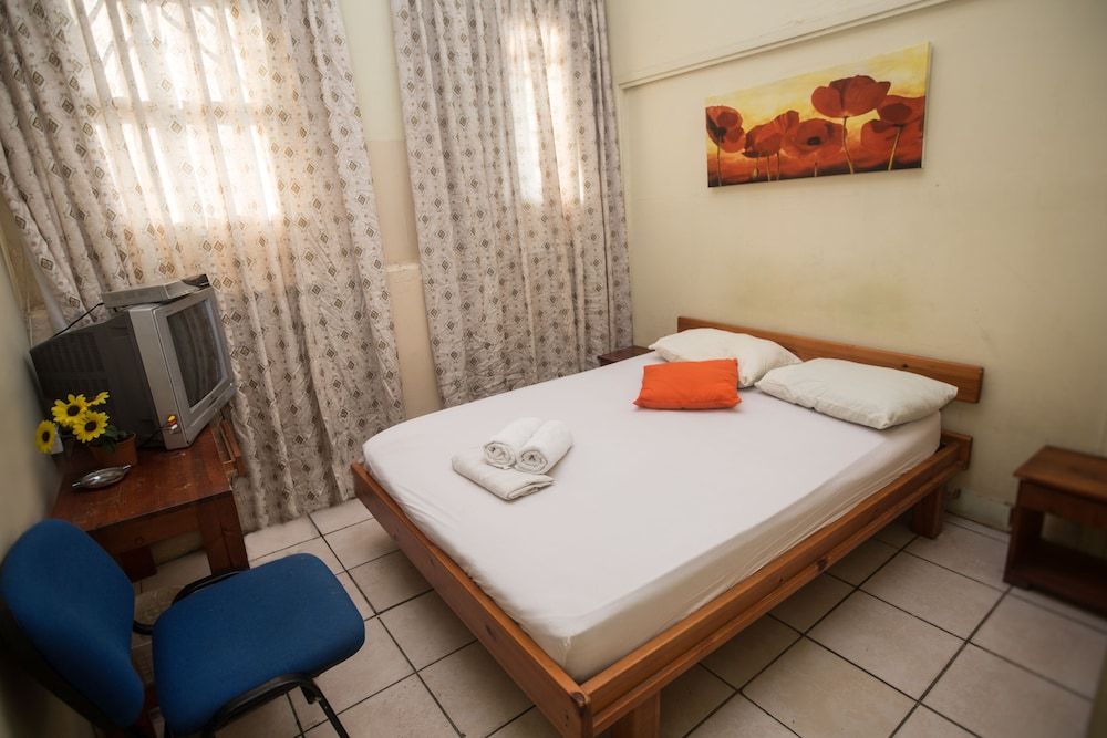 Sky Hostel Standard Double or Twin Room, Shared Bathroom 2