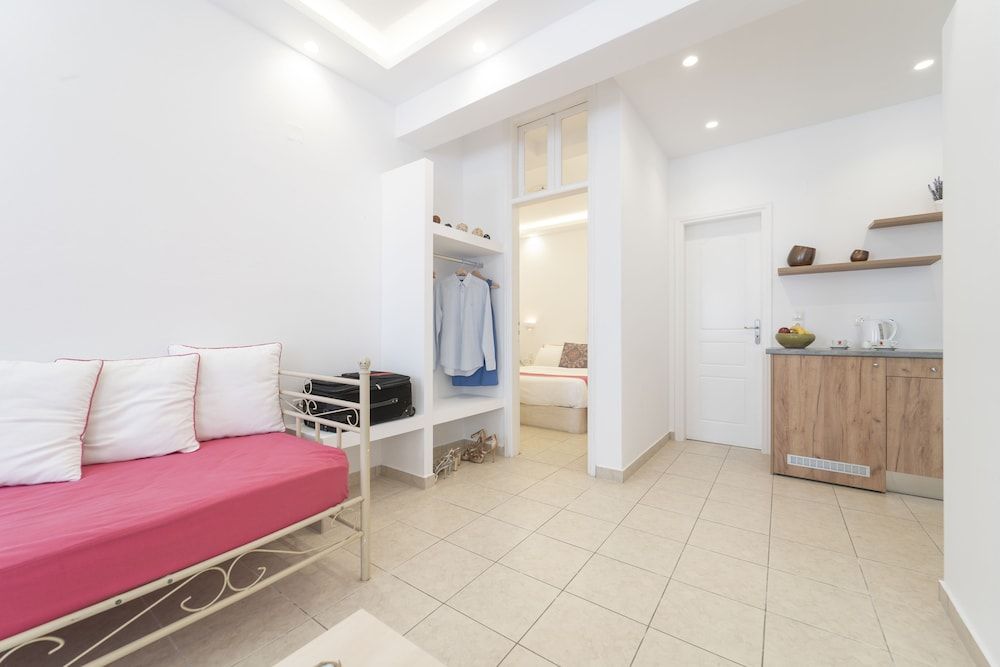 Bella Santorini Deluxe Apartment, Garden View 6