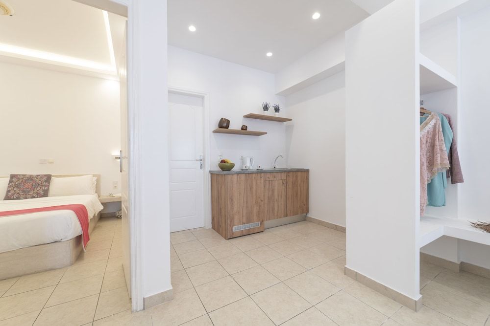 Bella Santorini Deluxe Apartment, Garden View 10