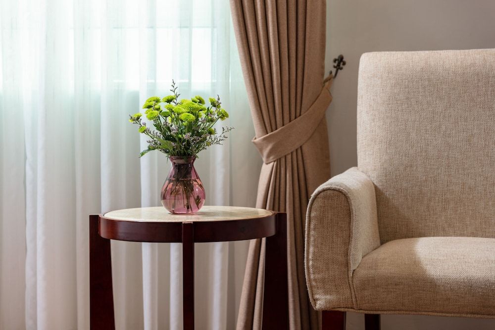 Skylark Hotel Deluxe Window 10