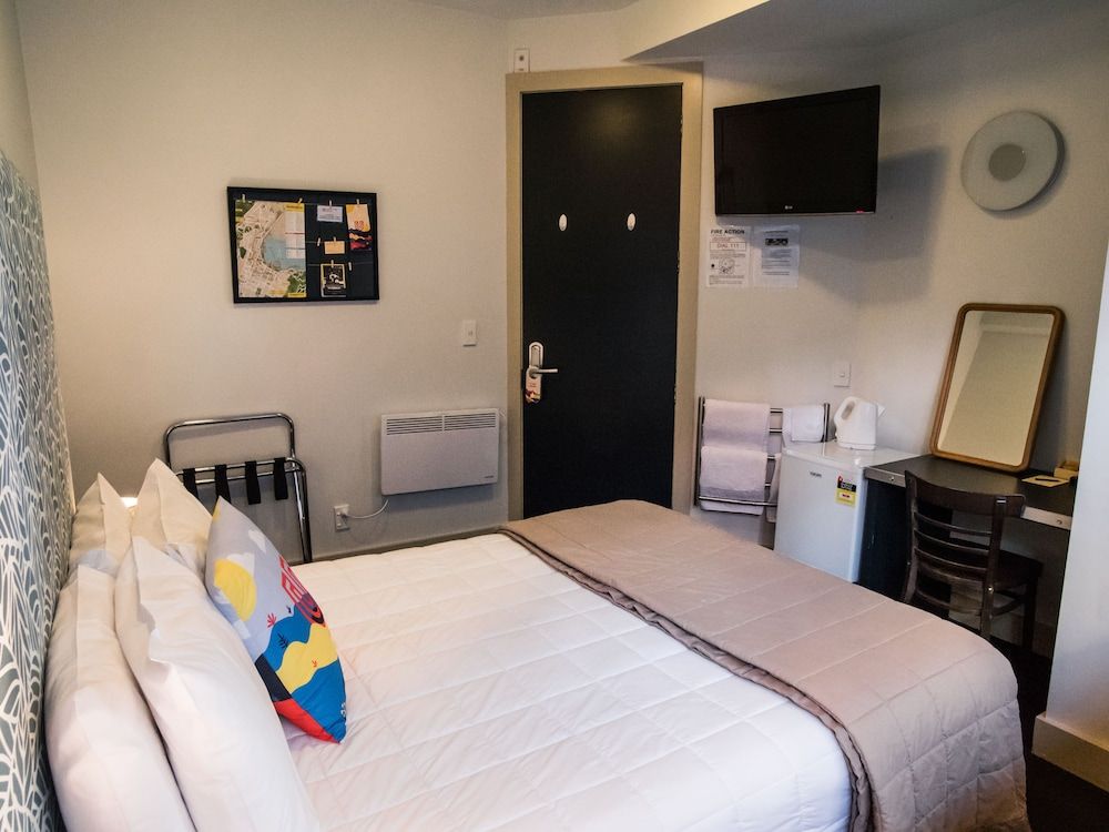 U Boutique Hotel Wellington Queen Studio with Shared Bathroom