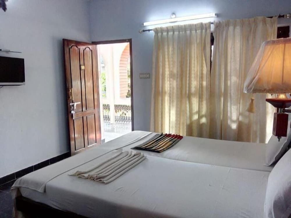 Beach Florra Inn Economy Double Room, 2 Double Beds 2