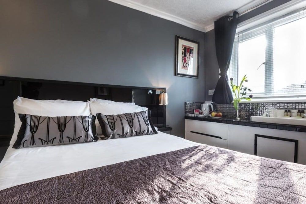 Paskins Townhouse Double Room, Shared Bathroom (Budget)