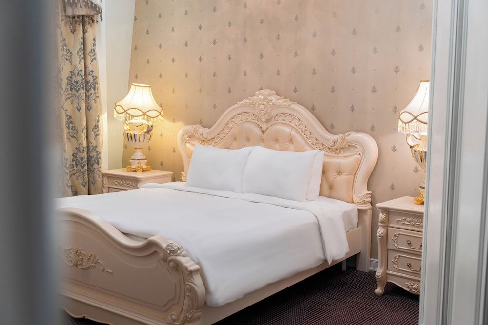 undefined Super Candle Hotel 5