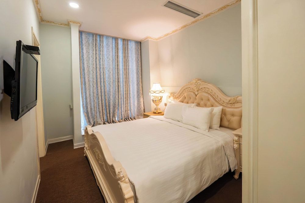 undefined Super Candle Hotel 7