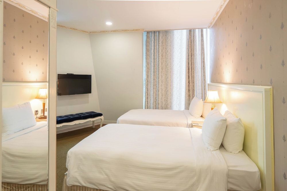 undefined Super Candle Hotel 8