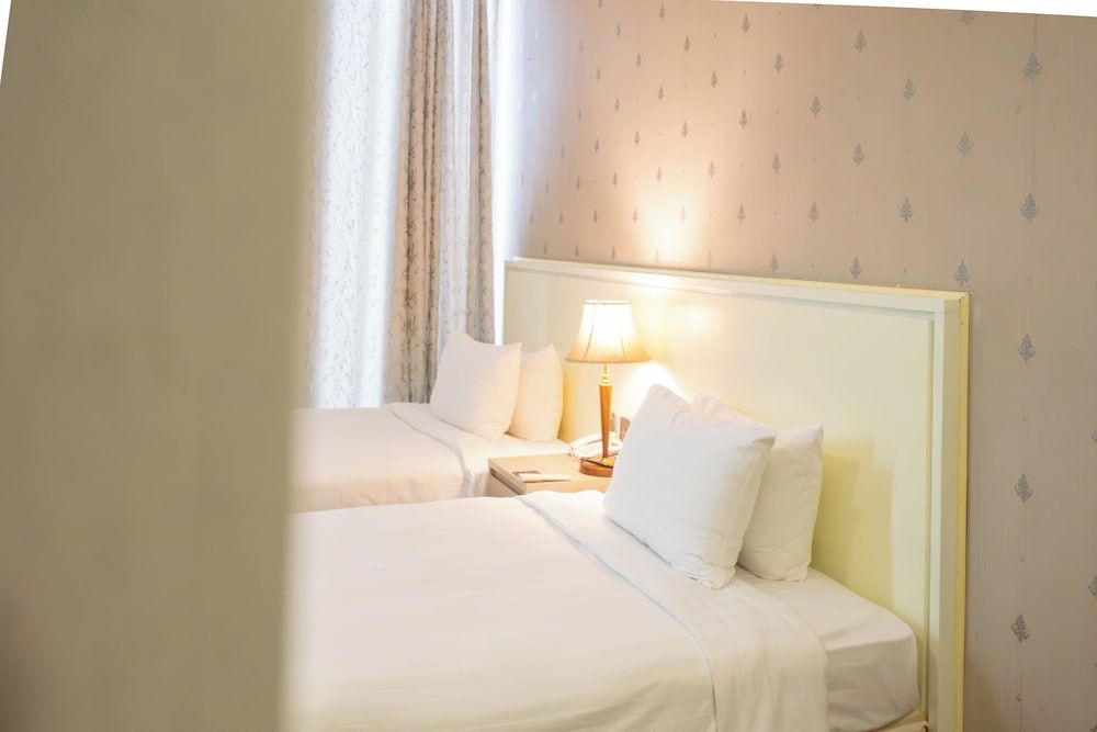 Super Candle Hotel