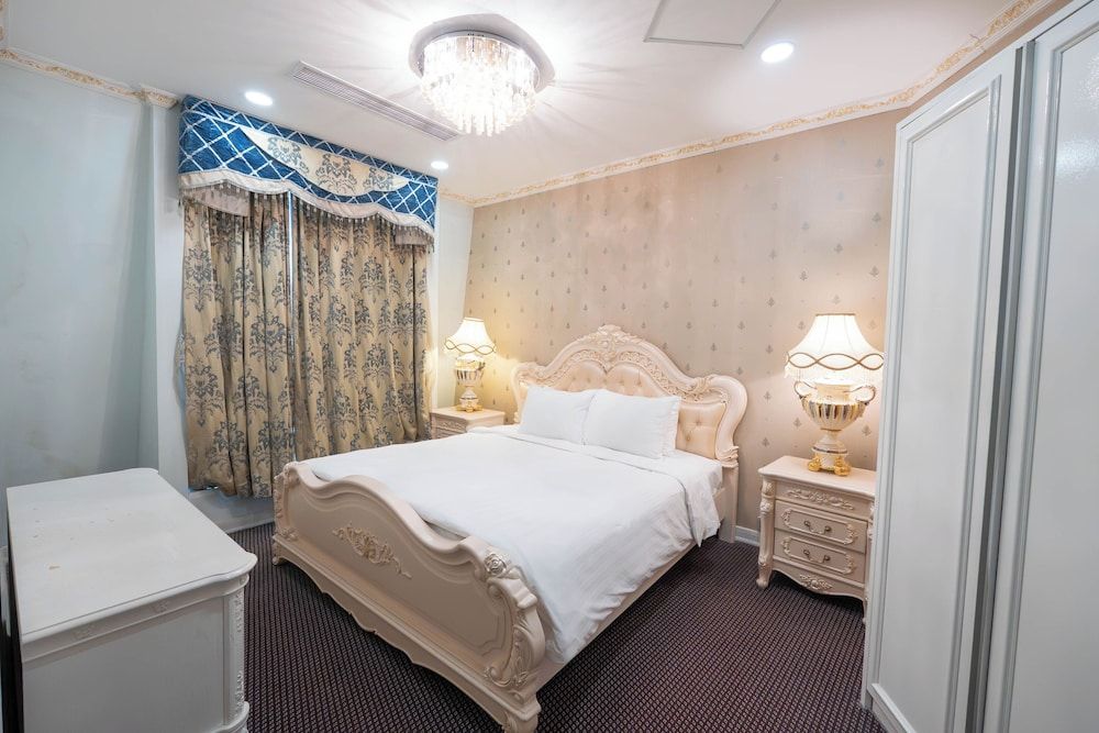 undefined Super Candle Hotel 6