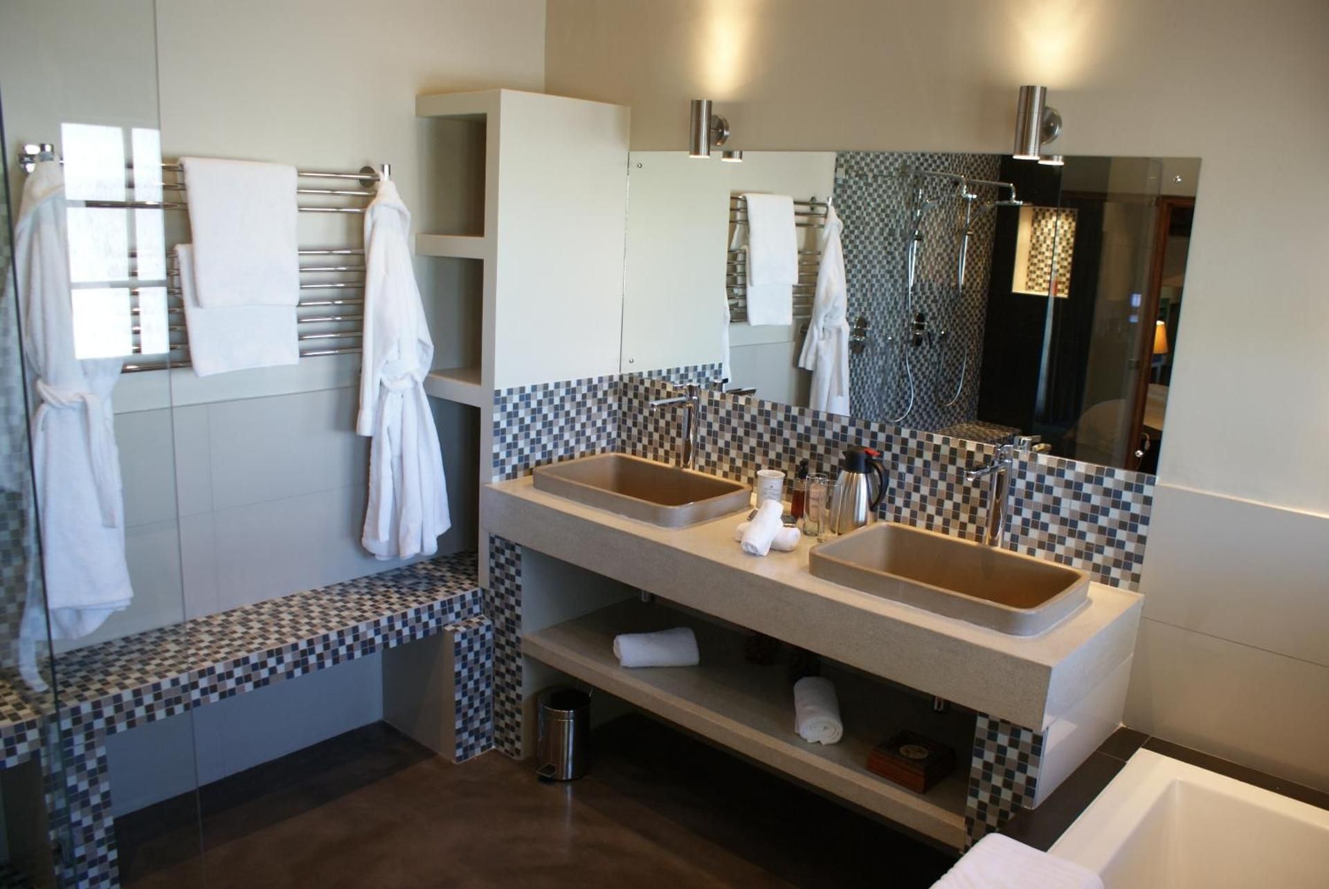 Executive Honeymoon Suite, Euryanthe