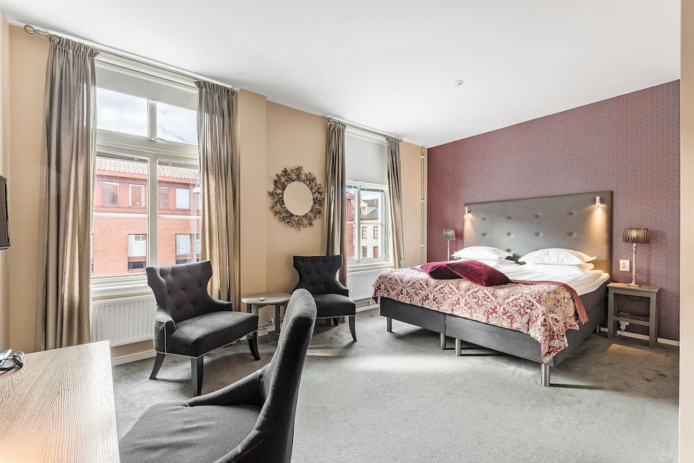 Best Western Plus Edward Hotel Family Room, 1 Double Bed, Non Smoking (Shower Only)