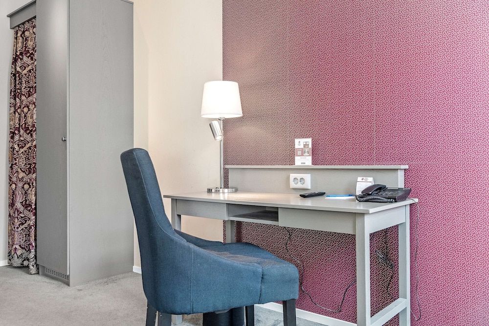 Best Western Plus Edward Hotel Family Room, 1 Double Bed, Non Smoking (Shower Only) 2