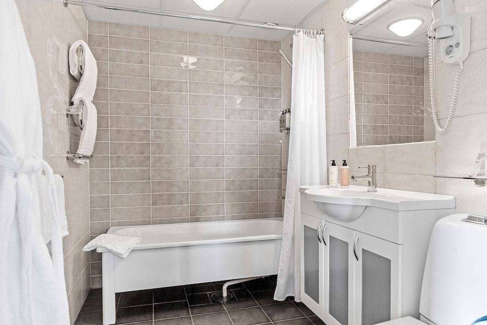 Best Western Plus Edward Hotel Suite, 2 Twin Beds, Non Smoking 5