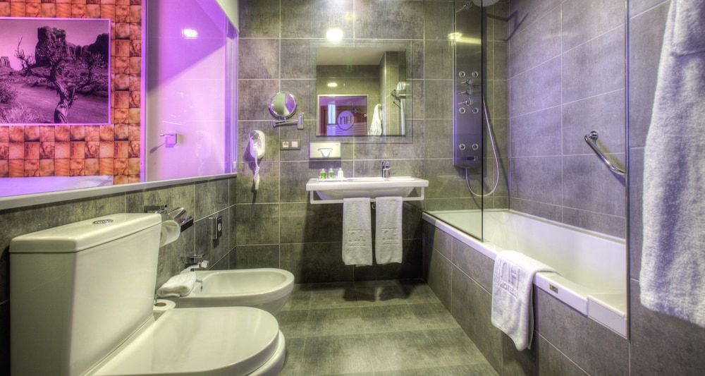 NH Ourense Standard Room 18