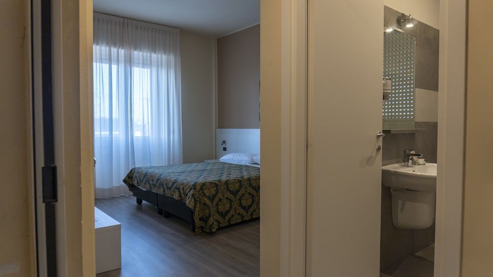 Hotel Rex Milano Standard Double Room 3
