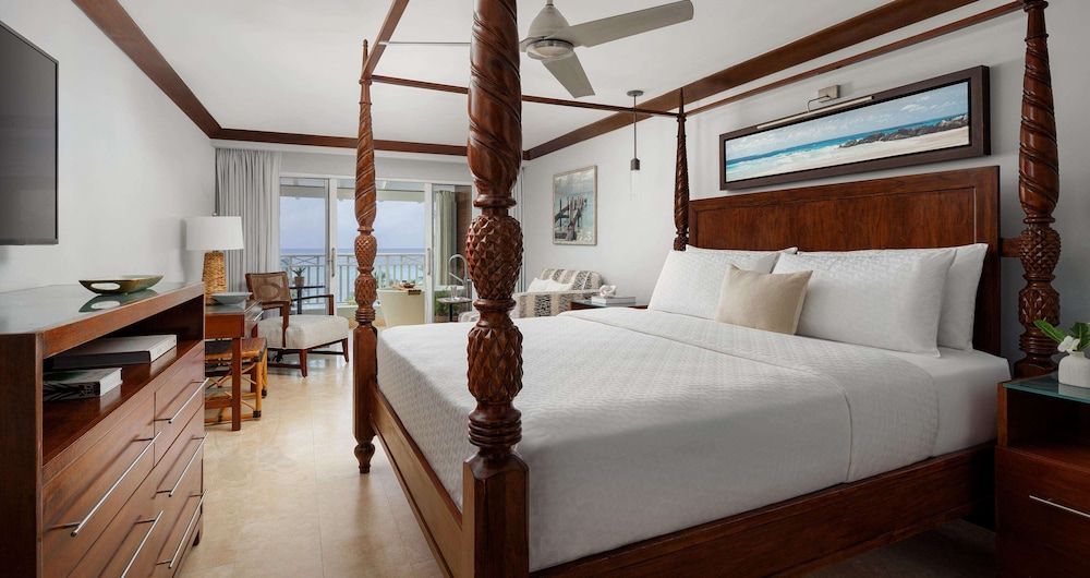 Club Suite, 1 Bedroom, Ocean View (Beachfront Club Level Suite)