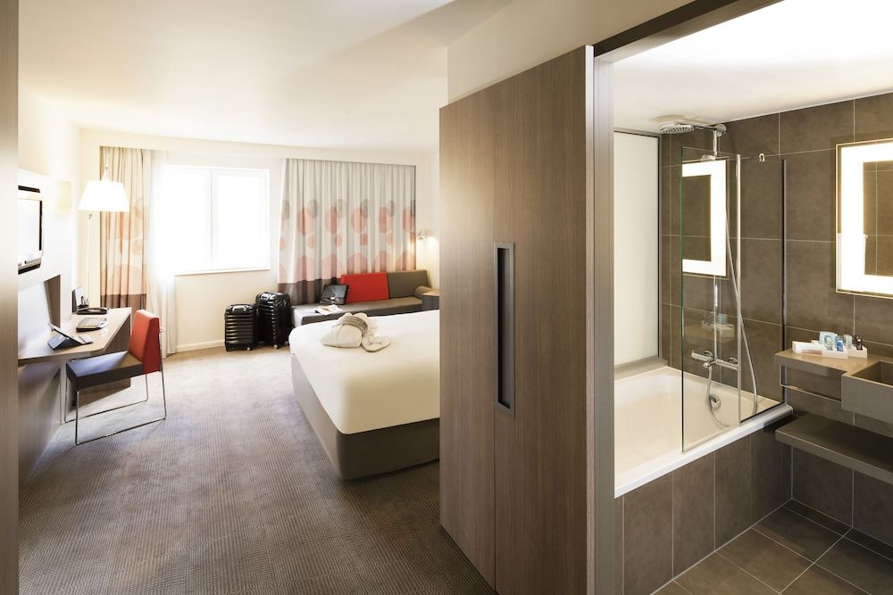 Premium Room, 1 Queen Bed (Executive)