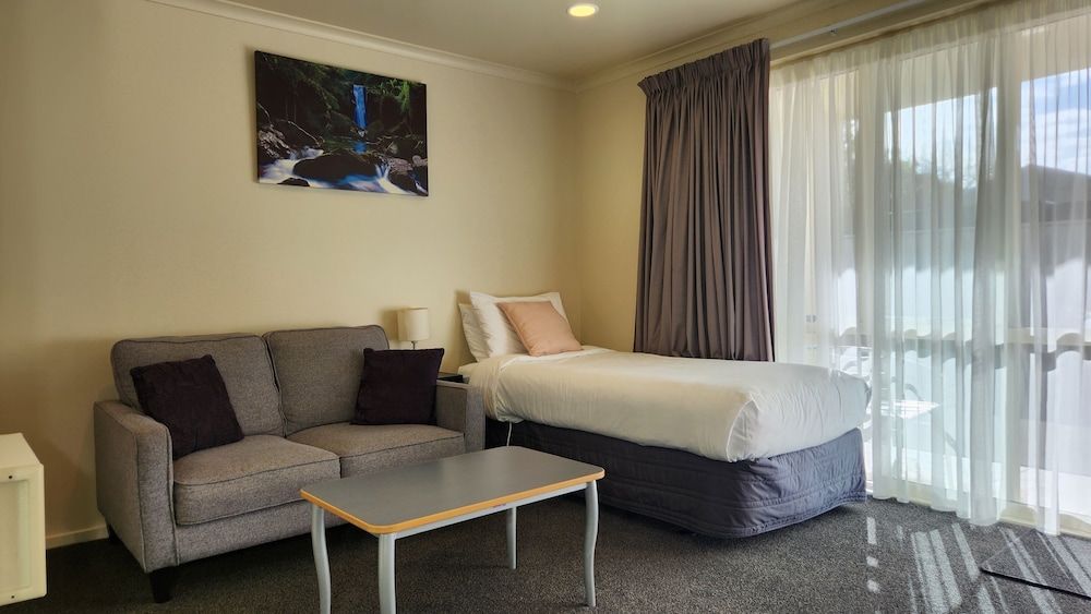 Deluxe One Bedroom for 3