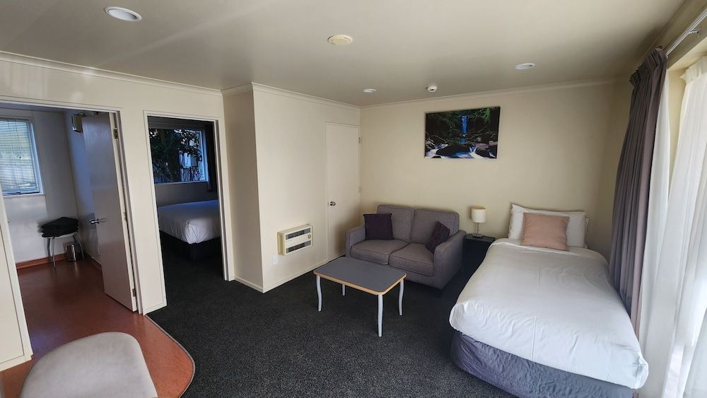 Deluxe One Bedroom for 3