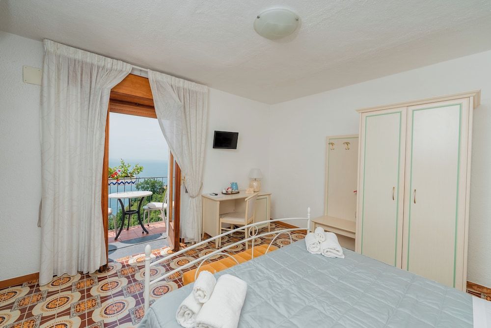 Albergo Diffuso Bacco Furore Double Room, Sea View (Depandance) 12