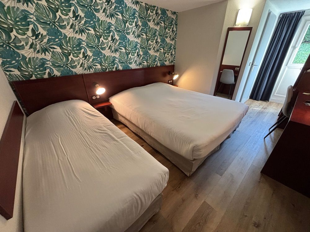 Kyriad Bordeaux- Lormont Standard Triple Room, Multiple Beds 2