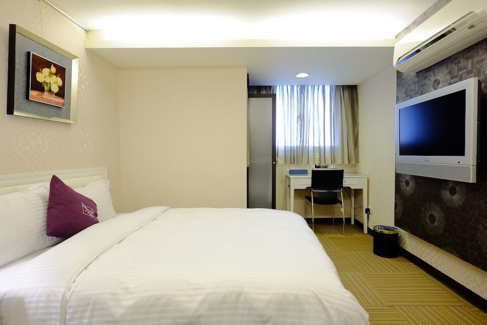 If Inn Deluxe Double Room 4