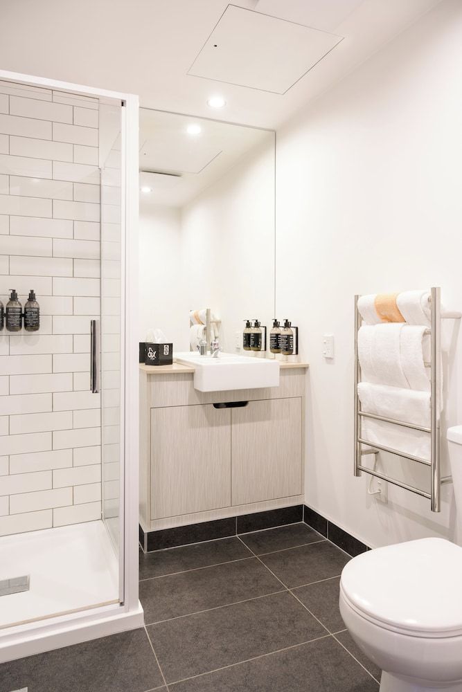 Boulcott Suites Premium Apartment, 1 Bedroom, Balcony, City View 6