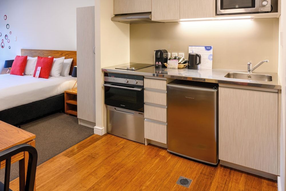 Boulcott Suites Executive Studio, Non Smoking, Kitchen (North) 16