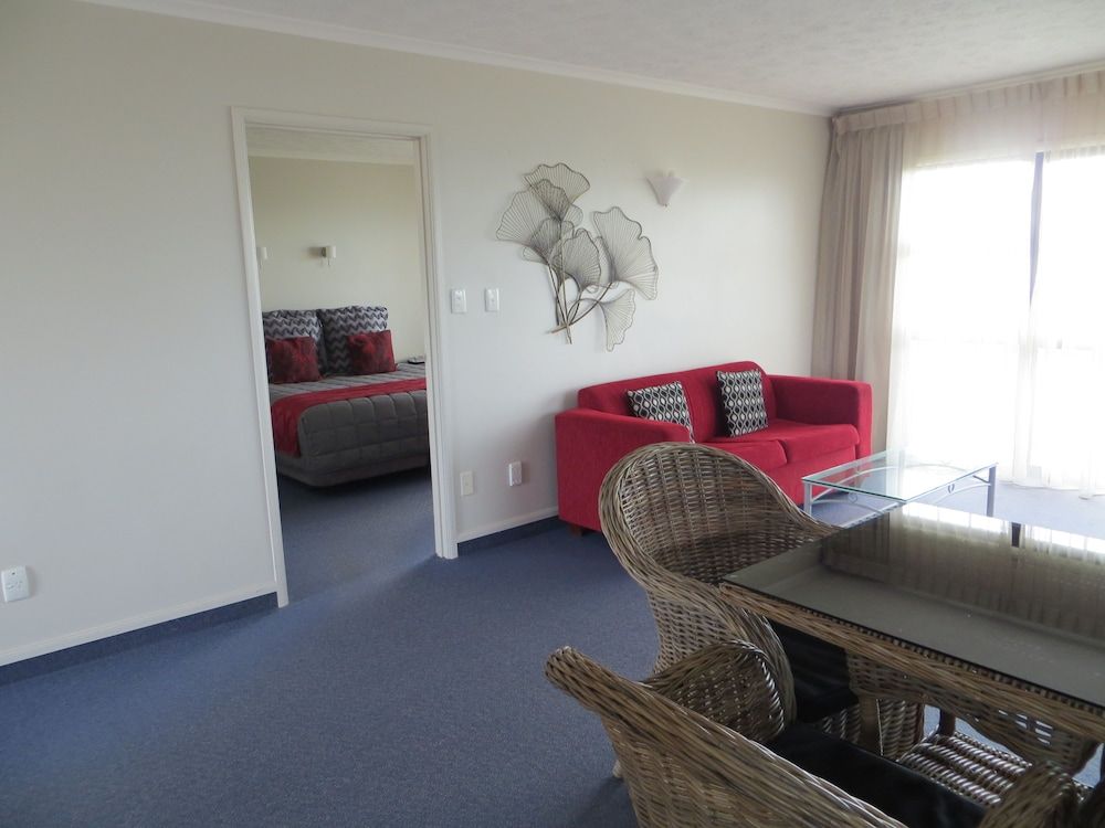 Harbour View Motel on Ahuriri Beach in Napier NZ with sea view suites Executive Suite 2