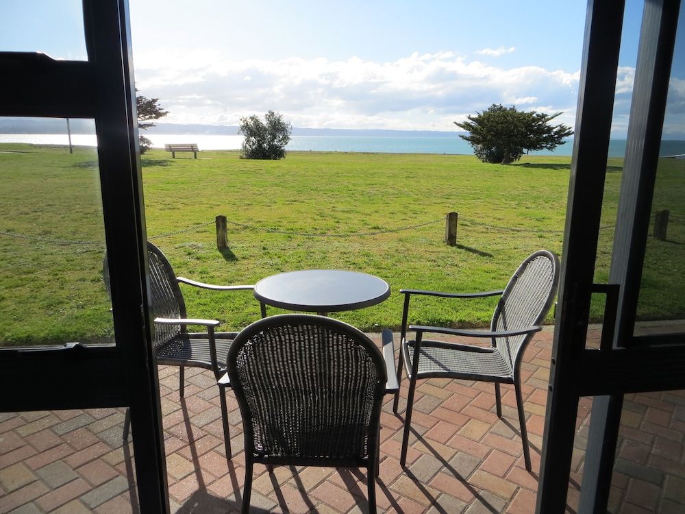 Harbour View Motel on Ahuriri Beach in Napier NZ with sea view suites Executive Suite 3