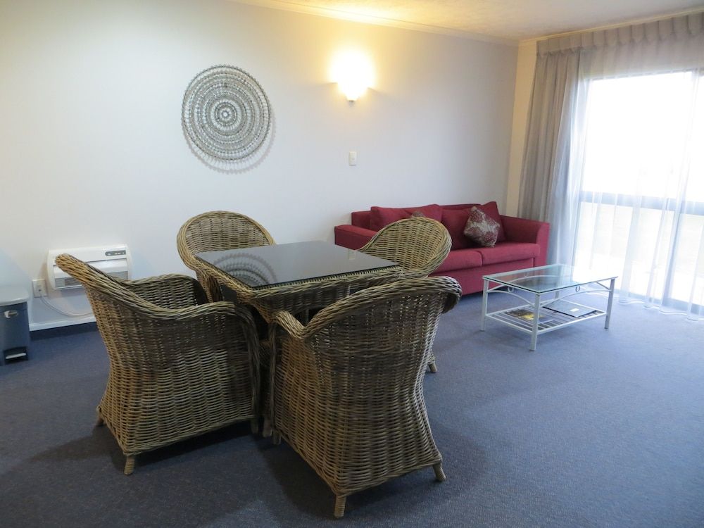Harbour View Motel on Ahuriri Beach in Napier NZ with sea view suites Two Bedroom Suite 4