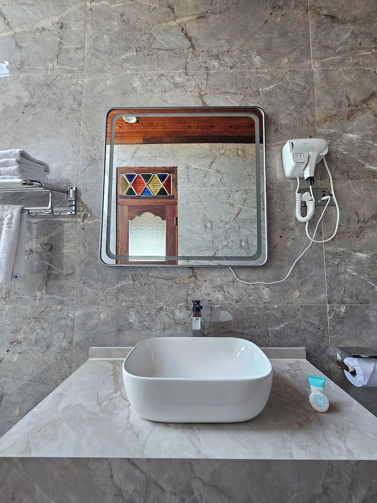 Dhow Palace Hotel Presidential Double Room 8