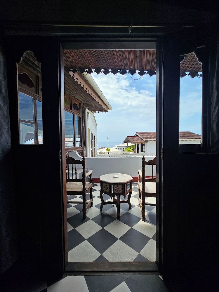 Dhow Palace Hotel Presidential Double Room 6