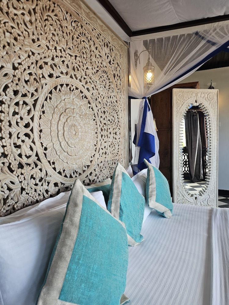 Dhow Palace Hotel Presidential Double Room 4