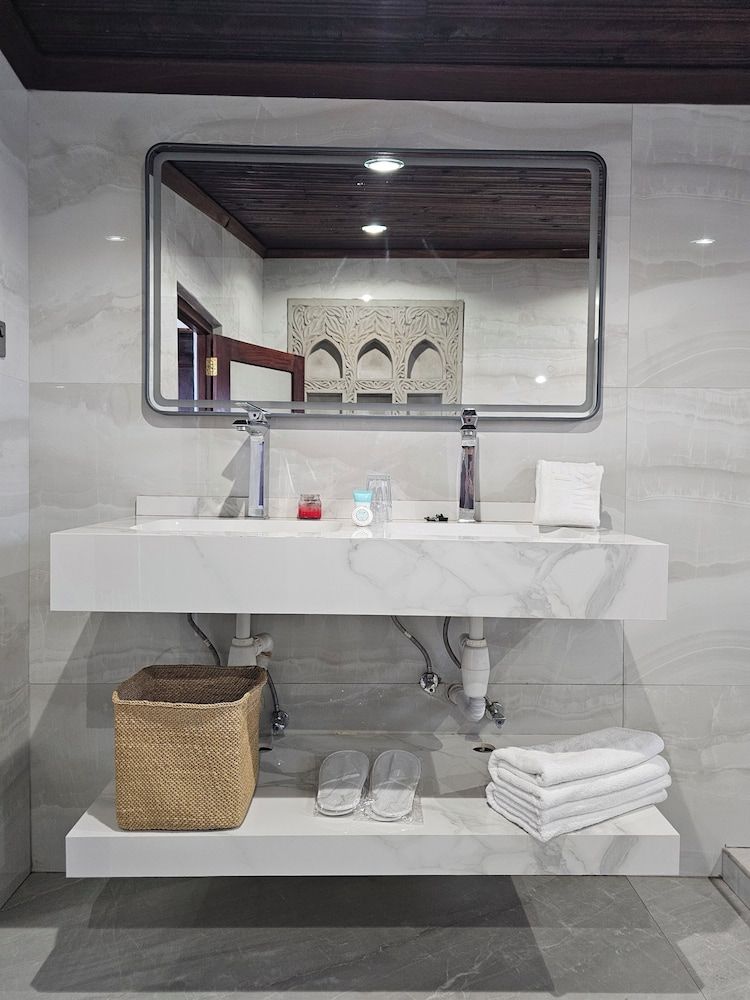 Dhow Palace Hotel Presidential Double Room 9