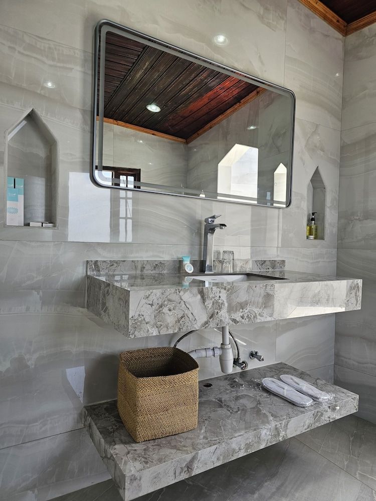 Dhow Palace Hotel Presidential Double Room 12