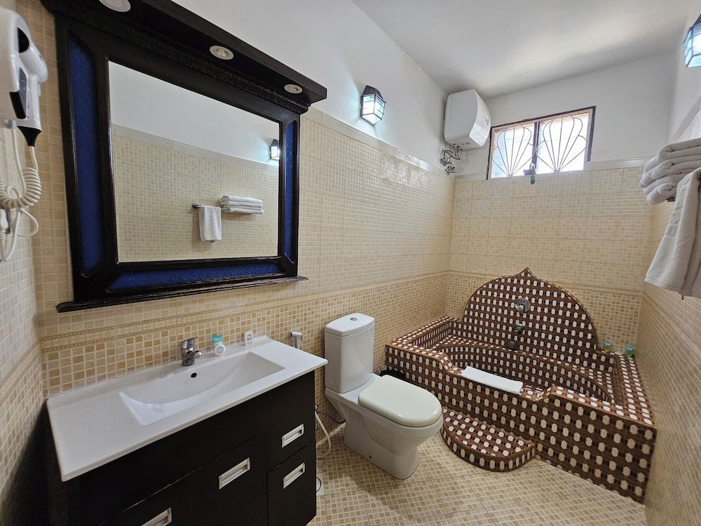 Dhow Palace Hotel Annex Apartment 5