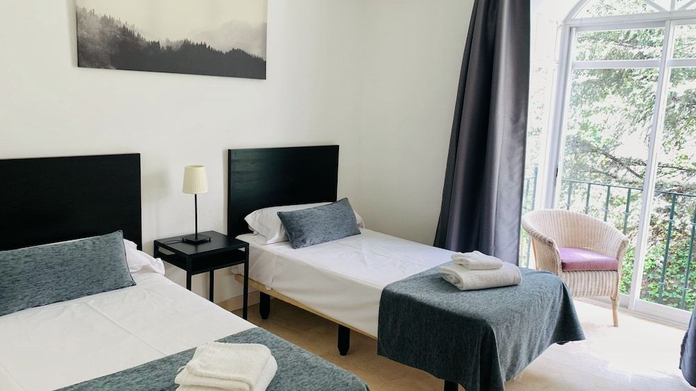 Aloha Gardens by Vacation Care Family Penthouse, 3 Bedrooms, Pool View (Duplex - 6 people) 2