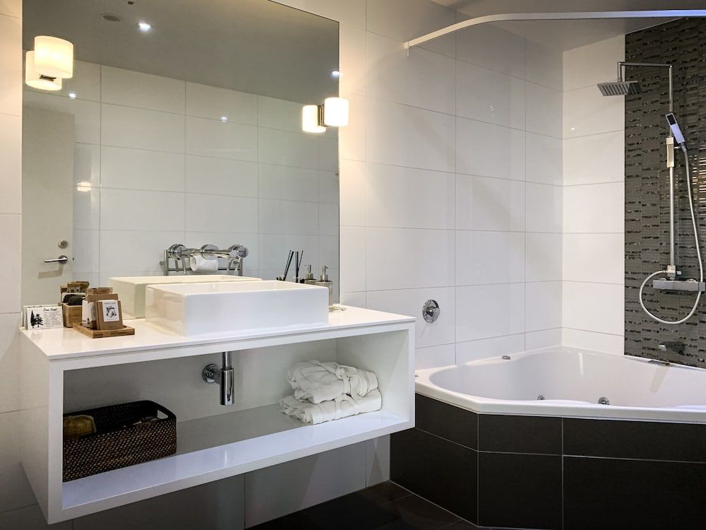 The Sails Nelson Apartment, 1 Bedroom, Jetted Tub 3