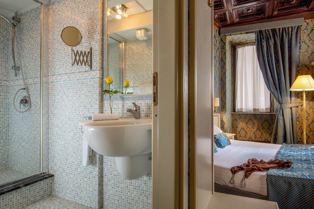 Residenza Canova Tadolini Classic Double Room 10