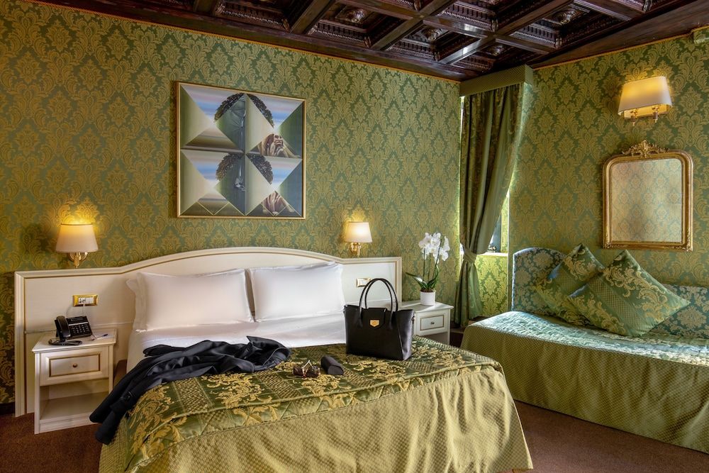 Residenza Canova Tadolini Classic Double Room 4