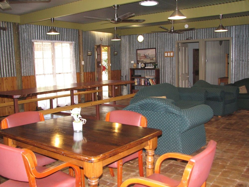 Traditional Cabin (2.5 Bedroom)