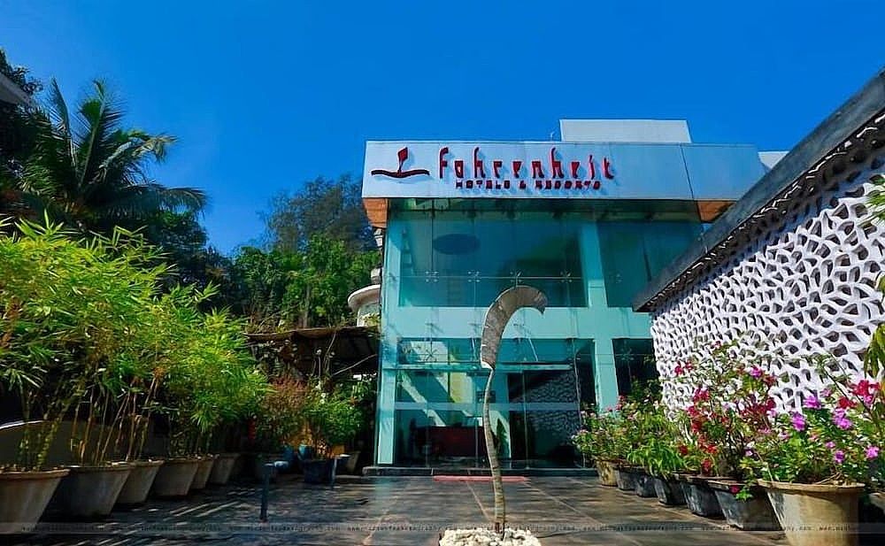 undefined Fahrenheit Hotel 9