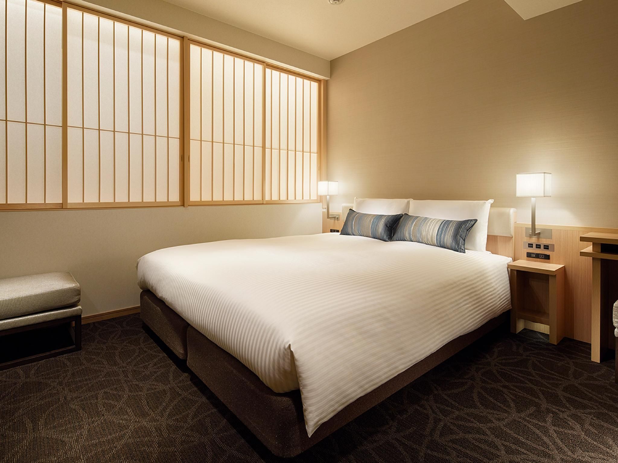 Standard - 1 Queen Bed